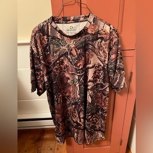 NWOT Green Mark Short Sleeve Camo Tshirt. Size XL